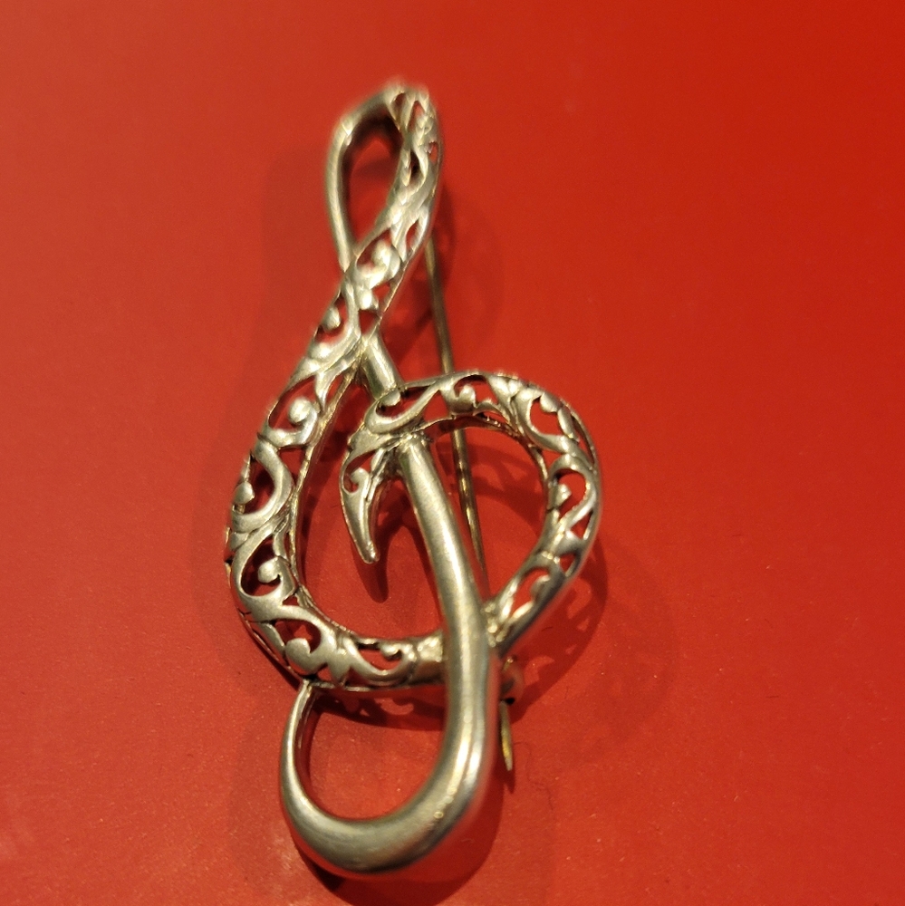 VERY PRETTY STERLING SILVER BROOCH